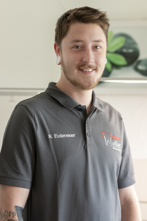 Nils Euteneuer - Dentallabor Weller Neunkirchen Nils Euteneuer - Dentallabor Weller Neunkirchen